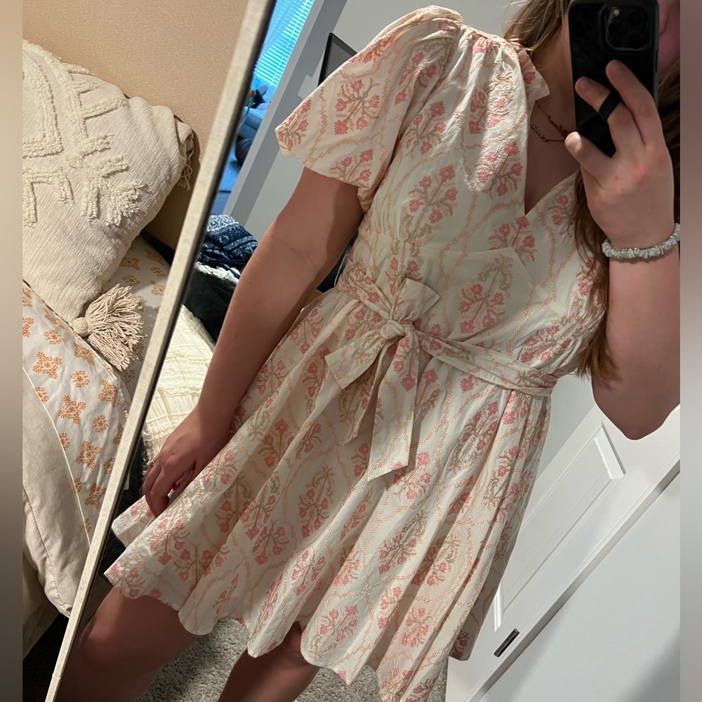 A Loves A Dress